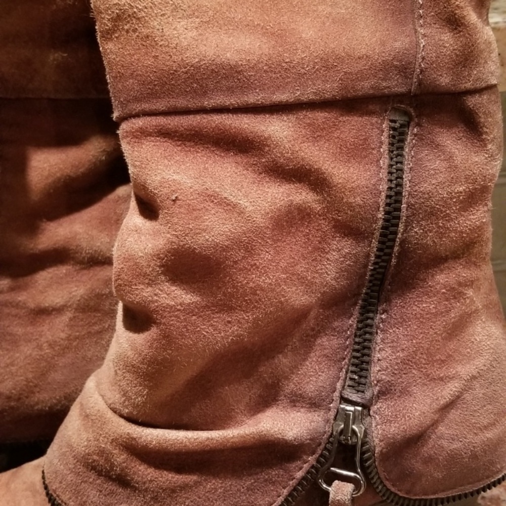 Boots - Picture 3 of 4